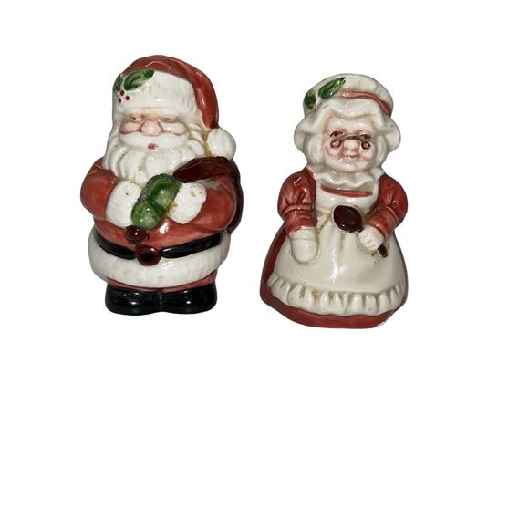 Santa and Mrs. Claus Small Vintage Salt and Pepper Shakers - Picture 1 of 6